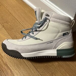 New Women The North Face Dry Vent shoes.